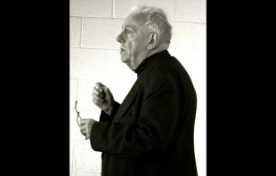 Alasdair MacIntyre in March 2009. Credit: Sean O’Connor/Flickr via Wikimedia (CC BY 2.0)