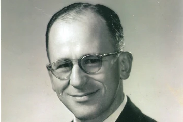 FOTO Enrique   SHAW    1957  en Harvard CNA